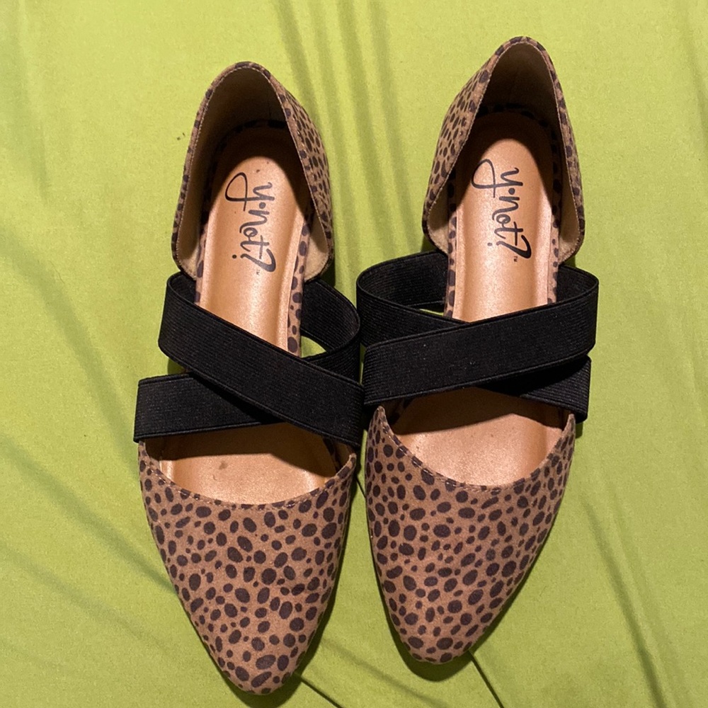 Shoe carnival: cheetah flats with black straps size: 7